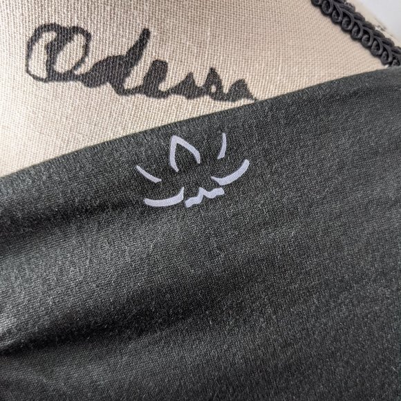 NEW Beyond Yoga Hidden Pocket Infinity Scarf Black Lightweight - Picture 5 of 8